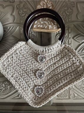 Bonita Bolso Handmade Cream Crochet Tote with Wooden Handles made by Yvonne